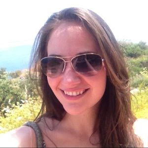 Meet your Posher, Hilary